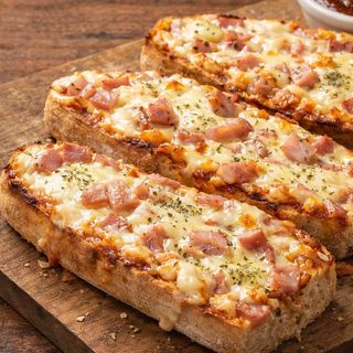 Pan pizza de Jamon Dulce y Queso con Bebida