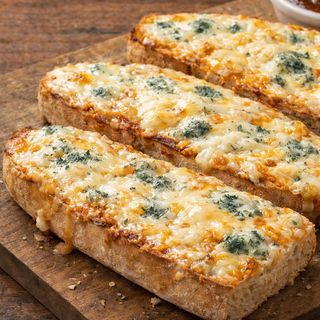 Pan Pizza 4 Quesos con Bebida