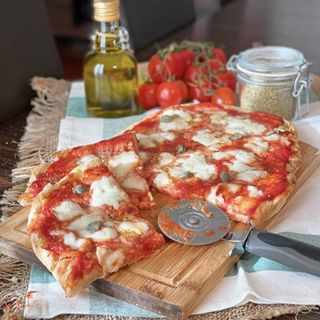 Pizza tríada de quesos