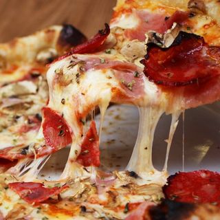 PROMO 2 GRANDES +1 PEQUE PIZZA PAN Pita +500 ml. GELATO