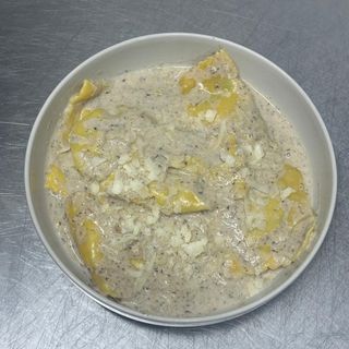 Ravioli De Trompeta De La Muerte Con Salsa De Setas