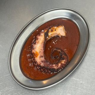 Pulpo con salsa harissa y sobrasada