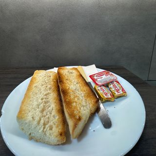 Tostadas De Barra Con Mantequilla Y Mermelada