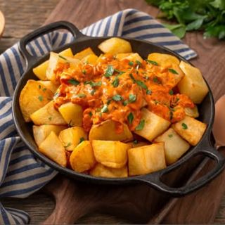 Patatas fritas bravas
