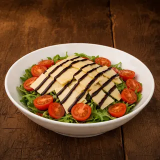 Ensalada rúcula, tomate cherry y parmesano