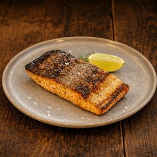 Salmón rosado a la brasa