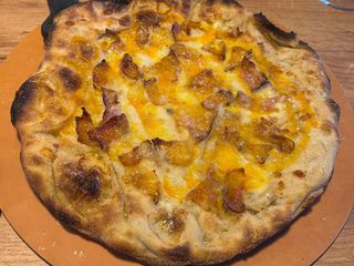 Pizza Karbonara by Lur E