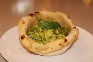 Cesta con Tagliatelle al Pesto