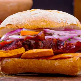 Pan con Chicharrón