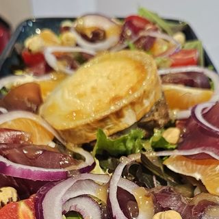 Ensalada De Queso De Cabra Gratinado