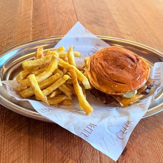 Smash Burger De Queso Ahumado Y Cebolla Caramelizada