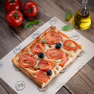 Focaccia Con Tomate