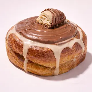 Kinder Bueno Cinnamon Roll