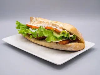 Bocadillo De Pechuga De Pollo Empanado