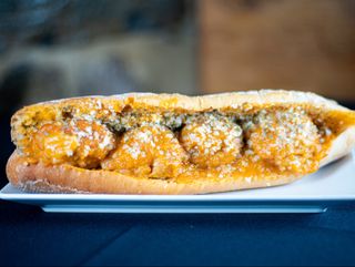 Bocata de albóndigas