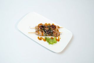 72.Yakitori de pollo