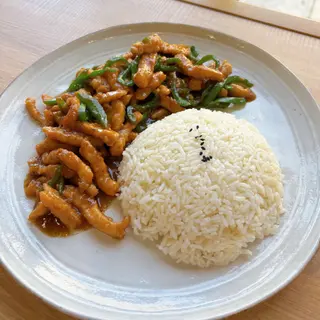 Arroz con tiras de cerdo y pimiento verde