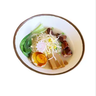Tonkotsu de miso y chashu ramen con caldo
