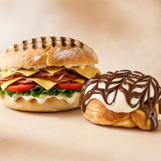 Combo Campero Bacon + Classic Nutella Roll