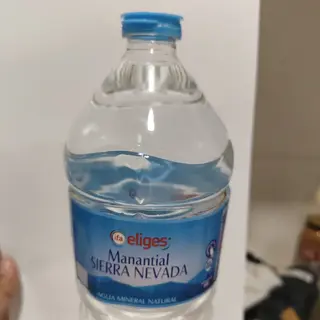 Agua mineral grande