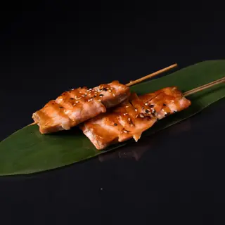 81.YAKITORI SALMÓN