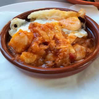 Huevos rotos de ajoarriero (ración)