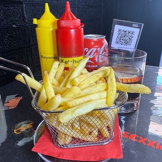 RACIÓN DE PATATAS FRITAS