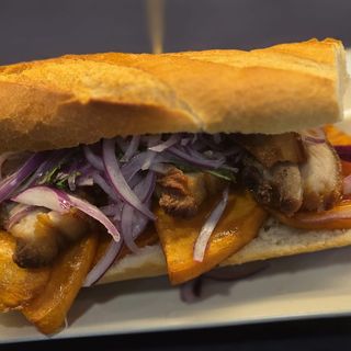 PAN CON CHICHARRÓN