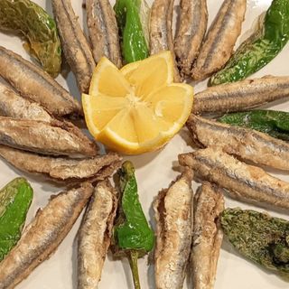Boquerones fritos c/pimiento de padrón
