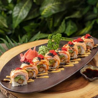 A17. TEMPURA & SALMON ROL -8uds