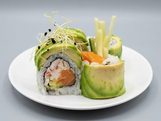 A19. SALMON & AVOCADO ROLL -8uds