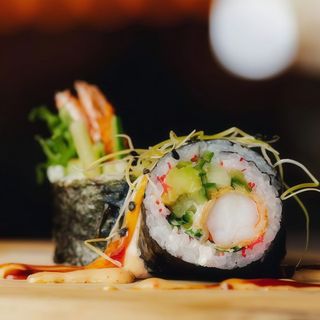 F5. EBI TEMPURA ROLL