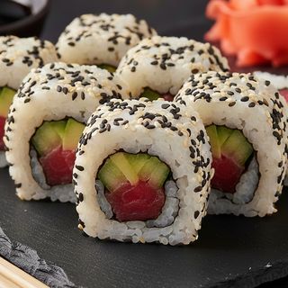 U6. SPICY MAGURO ROLL