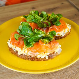 Tostada De Salmón