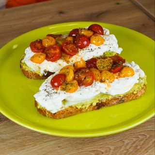 Tostada Burrata