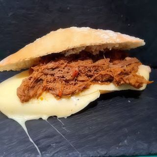 Bocadillo de carne mechada