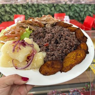 Comida Cubana : Viernes, Sábado y Domingo