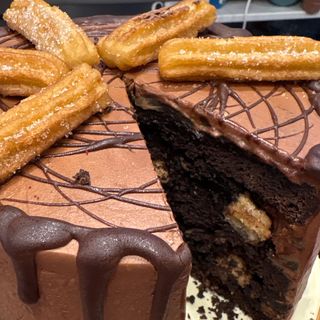 Porción tarta con churros
