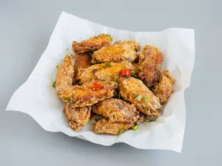 Alas de pollo a la sal y pimienta
