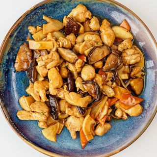 Pollo con Bambú y Setas Chinas