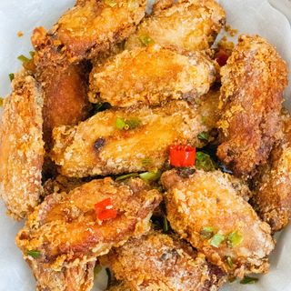 Alas de pollo a la sal y pimienta