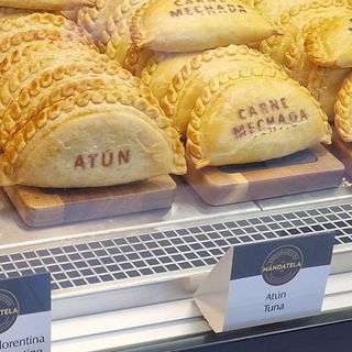 Empanadilla De Chorizo Y Queso (1 Ud.)