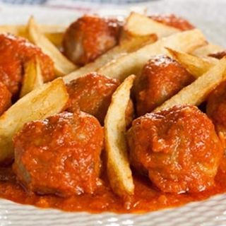 Tapa de Albóndigas caseras con tomate