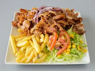 Plato de kebab y durum