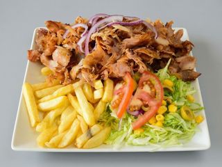 Plato de kebab y durum