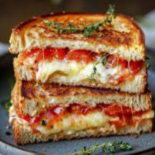 Tostada De Pimiento, Queso Y Tomate