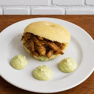 Arepa rellena de pollo (1 ud.)