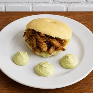 Arepa rellena de cerdo (1 ud.)