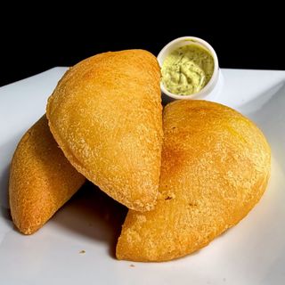 Empanada frita rellena de pollo (1 ud.)