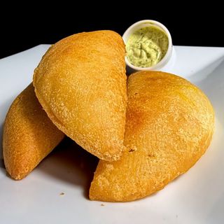 Empanada frita rellena de ternera (1 ud.)